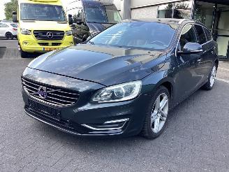 uszkodzony samochody osobowe Volvo V-60 2.4 Plug in Hybrid 2013/7