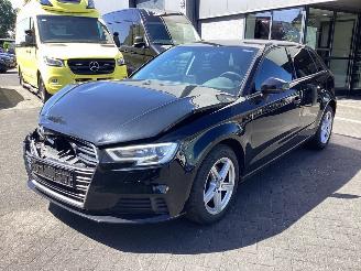 uszkodzony samochody osobowe Audi A3 30 TFSI Pro Line 2018/11
