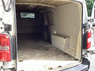Opel Vivaro 20 CDTI picture 13