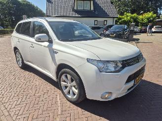skadebil auto Mitsubishi Outlander 2.0 PHEV INSTYLE+ 2014/4