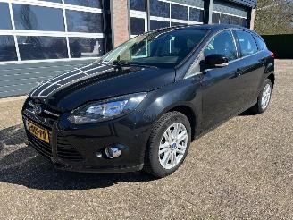 damaged passenger cars Ford Focus 1.0 Ecoboost Titanium 2013/2