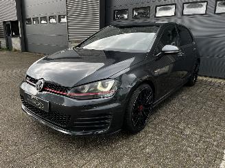 Coche accidentado Volkswagen Golf 2.0 TSI GTI PANODAK / AUTOMAAT / CRUISE / NAVI 2015/10