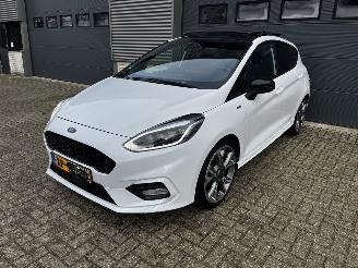 Schadeauto Ford Fiesta 1.0 ST-LINE PANODAK / CRUISE / NAVI / 125PK 2019/2