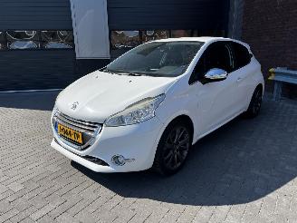 Unfallwagen Peugeot 208 1.6i GT CLIMA / CRUISE / PDC 2013/8