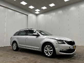 Coche accidentado Skoda Octavia Combi 1.6 TDI DSG Edition Navi Clima 2019/8