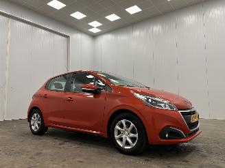 skadebil auto Peugeot 208 1.2 PureTech 5-drs Airco 2016/3
