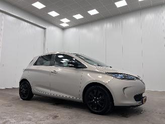 Damaged car Renault Zoé Intens Quickcharge 41 kWh Navi Clima 2018/2