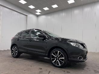 Vaurioauto  passenger cars Nissan Qashqai 1.2 Tekna Panoramadak Navi Clima 2016/6
