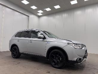 Damaged car Mitsubishi Outlander 2.0 PHEV 4WD Edition X-Line Navi Clima 2015/1