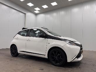 Vaurioauto  passenger cars Toyota Aygo 1.0 VVT-i x-wave Cabrio 5-drs Airco 2016/8