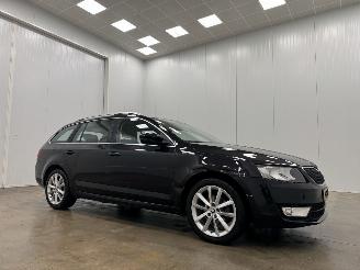 škoda osobní automobily Skoda Octavia Combi 1.6 TDI Ambition Panoramadak Navi Clima 2015/1