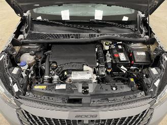 Peugeot 2008 1.2 PureTech 100 Allure Navi Clima picture 13