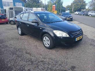 Avarii autoturisme Kia Cee d Cee\'d Sporty Wagon (EDF) Combi 1.6 CVVT 16V (G4FC) [93kW] 2009/3