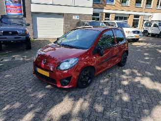 Vaurioauto  passenger cars Renault Twingo Twingo II (CN) Hatchback 3-drs 1.2 16V (D4F-764(D4F-E7)) [55kW 2011/3