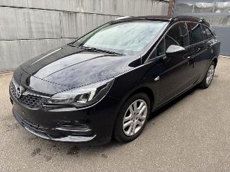 Schadeauto Opel Astra Sportstourer 1.2 Turbo Business Start/Stop MOTOR DEFECT! 2020/12
