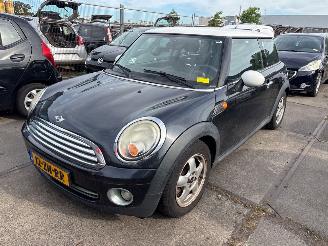 Schadeauto Mini Mini Mini (R56) Hatchback 2006 / 2013 - 1.6 16V Cooper Hatchback  Benzine 1.598cc 88kW (120pk) FWD 2006-10/2012-02 (MF31; MF32; MF33) N12B16A 2008/4