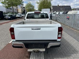 Isuzu D-Max 1.9D 120KW EXTRA CAB  AUTM.  AIRCO KLIMA EURO6 4WD picture 3