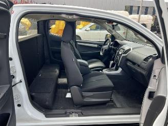 Isuzu D-Max 1.9D 120KW EXTRA CAB  AUTM.  AIRCO KLIMA EURO6 4WD picture 8