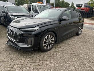 krockskadad bil auto Audi Q6 SUV E-TRON  100KWH  S-LINE  7300KM 2026/1