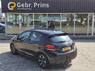 Schadeauto Peugeot 208 1.2 Vti 12V PureTech 82 Hatchback  Benzine 1.199cc 60kW (82pk) FWD 2016/5