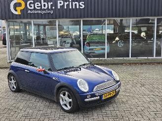 skadebil auto Mini Mini 1.6 16V Cooper Hatchback  Benzine 1.598cc 85kW (116pk) FWD 2003/1