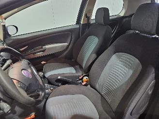 Fiat Punto 1.2 Hatchback  Benzine 1.242cc 48kW (65pk) FWD picture 13