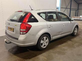 Unfallwagen Kia Cee d 1.4 16V Combi/o  Benzine 1.396cc 66kW (90pk) FWD 2011/4