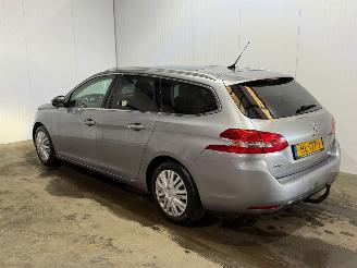 Voiture accidenté Peugeot 308 1.6 BlueHDi 120 Combi/o 4Dr Diesel 1,560cc 88kW (120pk) FWD 2015/12