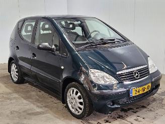 damaged passenger cars Mercedes A-klasse 1.4 A-140 AUTOMAAT Hatchback  Benzine 1.397cc 60kW (82pk) 2001/2