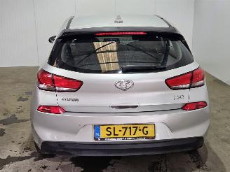 Hyundai I-30 1.6 CRDi 16V VGT Hatchback  Diesel 1.582cc 81kW (110pk) FWD picture 4