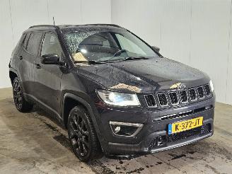 damaged passenger cars Jeep Compass 1.3 T4 150 16V SUV  Benzine 1.332cc 110kW (150pk) FWD 2021/1
