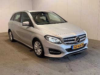 krockskadad bil auto Mercedes B-klasse 180d Lease Edition 2015/9