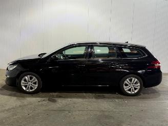 Peugeot 308 1.6 BlueHDI Blue Lease picture 2