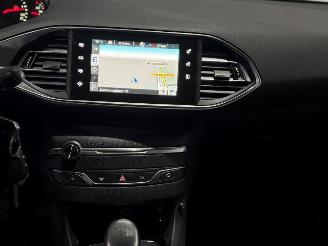 Peugeot 308 1.6 BlueHDI Blue Lease picture 11