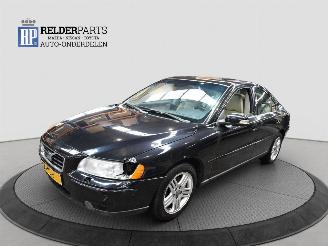 Vaurioauto  passenger cars Volvo S-60 2.4 D5  20V 2009/1