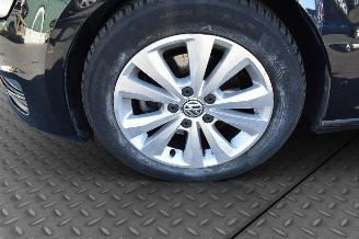 Volkswagen Golf 1.0 TSI picture 18