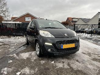 Damaged car Peugeot 107 1.0 ACTIVE nieuwe apk 2012/5