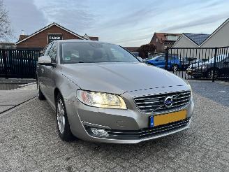 Voiture accidenté Volvo V-70 2.0 T4 Inscription Edition Pano 2015/9