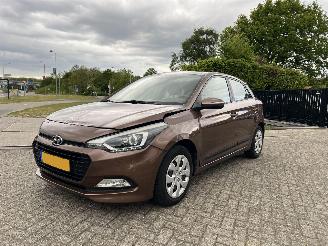 uszkodzony samochody osobowe Hyundai I-20 1.0 T-GDI Navi Camera 2017/7