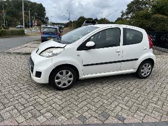 damaged passenger cars Peugeot 107 1.0-12V Millesim 200 | 95.190 km!! 2011/2