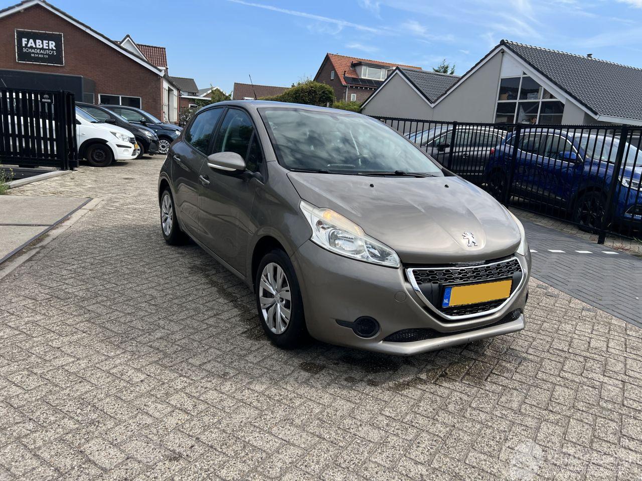 Peugeot 208 1.2 VTi Blue Lease Executive 165.378 KM !!