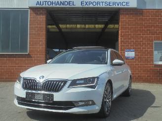 Schadeauto Skoda Superb 2.0 TDI Ambition Business, Panorama, Navi, DAB+, Climate & Cruise 2016/9