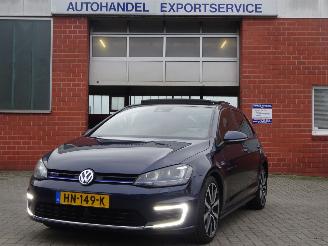 krockskadad bil auto Volkswagen Golf GTE Pug-in Hybride 110kw, Panorama, Lane assist 2015/12