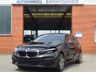 Auto incidentate BMW 1-serie 118i Advantage 136pk Automaat, Airco, Navi-MMS, Cruise, Lane assist 2024/9