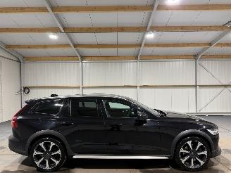 krockskadad bil auto Volvo V-60 Cross Country 2.0 B5 184kW Automaat AWD Pro 2021/2