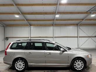 krockskadad bil auto Volvo V-70 2.0 107kW  Momentum 2009/4