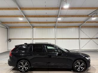Schadeauto Volvo V-60 2.0T6 Recharge 186kW AWD R-Design 2021/2
