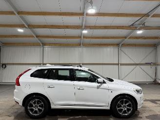 Schadeauto Volvo Xc-60 2.0D4 140kW Automaat FWD Ocean Race Schuifkantel 2016/1