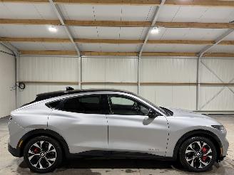 krockskadad bil auto Ford Mustang Mach-e 75kWh 198kW AWD 2021/12