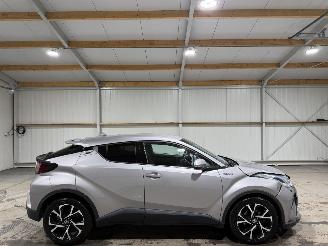 damaged passenger cars Toyota C-HR 1.8Hybrid 72kW Automaat First Edition 2020/6
